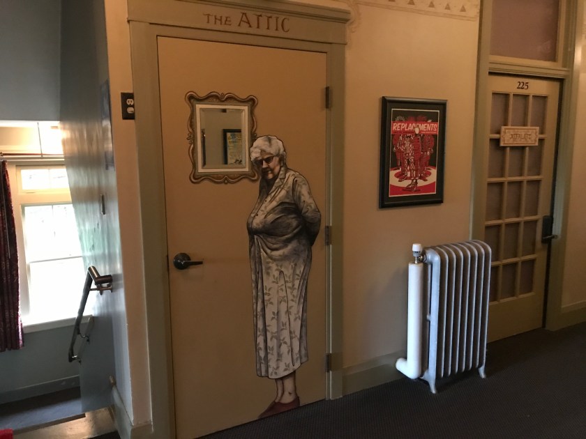 The entrance to the west side stairway